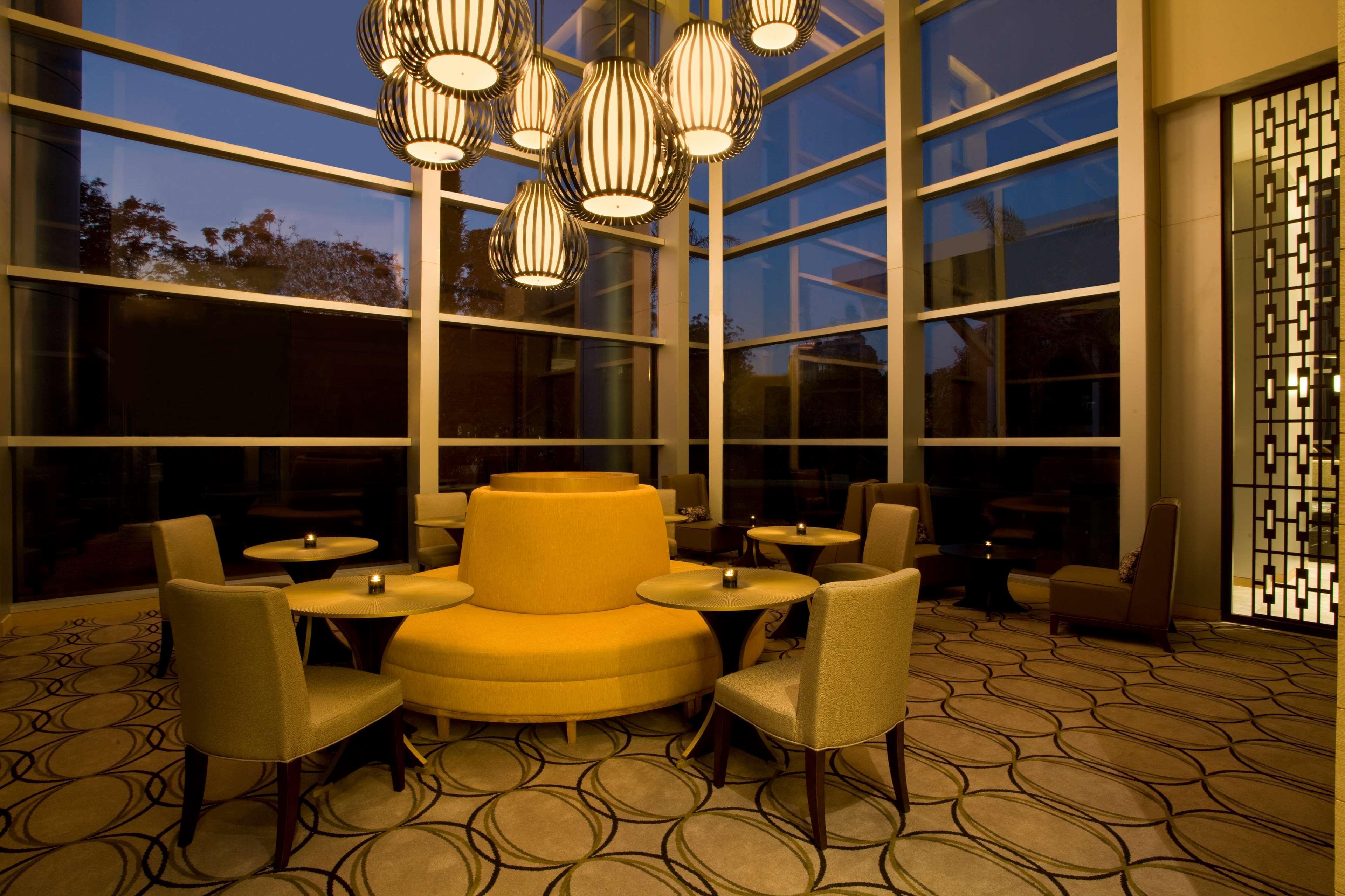 Hotel Hyatt Regency Ahmadábád Exteriér fotografie The lounge at the airport