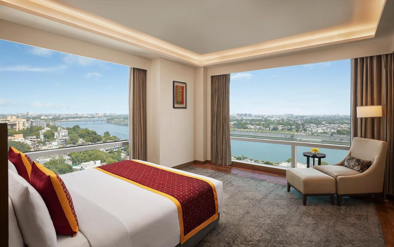 Hotel Hyatt Regency Ahmadábád Exteriér fotografie Suite room at The Oberoi, Agra
