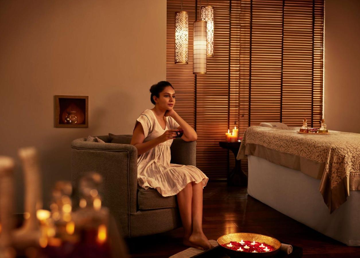 Hotel Hyatt Regency Ahmadábád Exteriér fotografie A woman at a spa