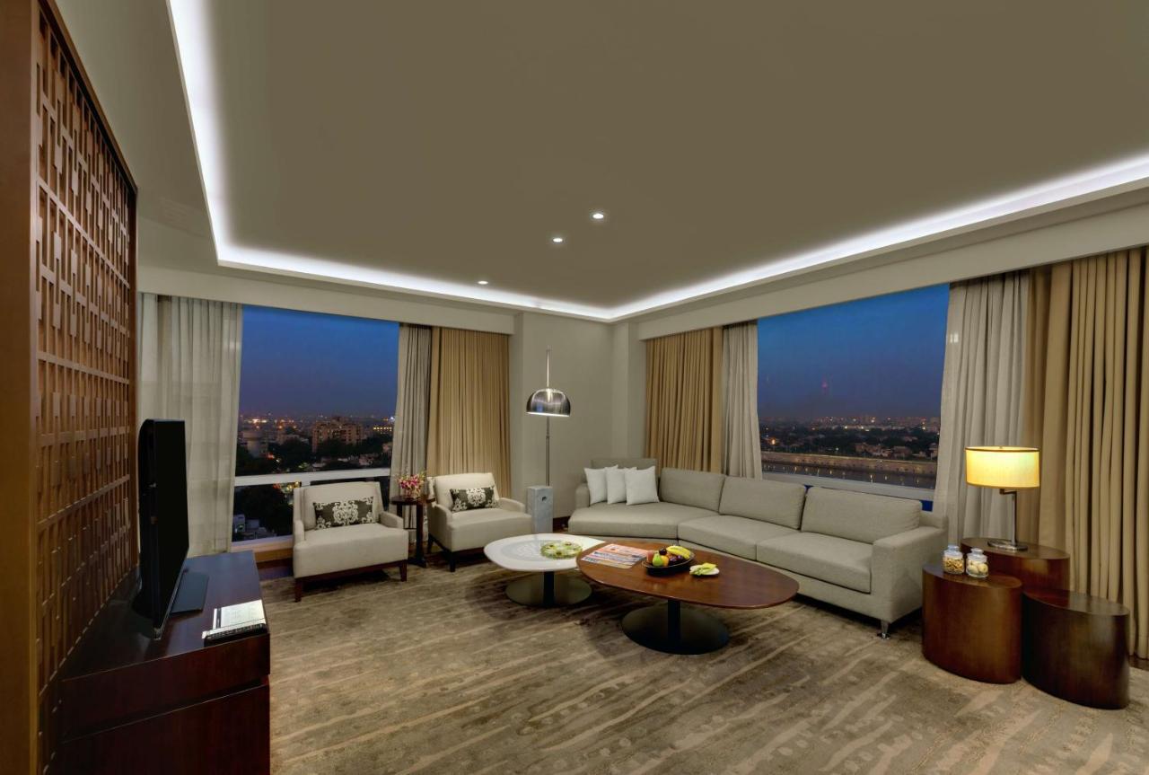 Hotel Hyatt Regency Ahmadábád Exteriér fotografie A living room at the Taj Mahal Palace, Mumbai