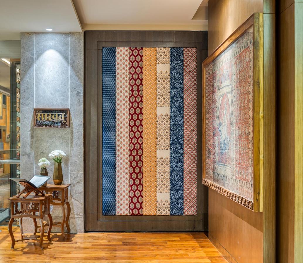 Hotel Hyatt Regency Ahmadábád Exteriér fotografie A door at the Taj Mahal Palace