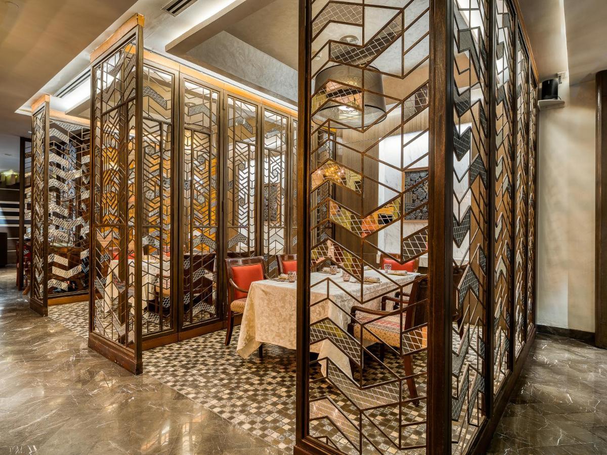 Hotel Hyatt Regency Ahmadábád Exteriér fotografie The interior of the restaurant