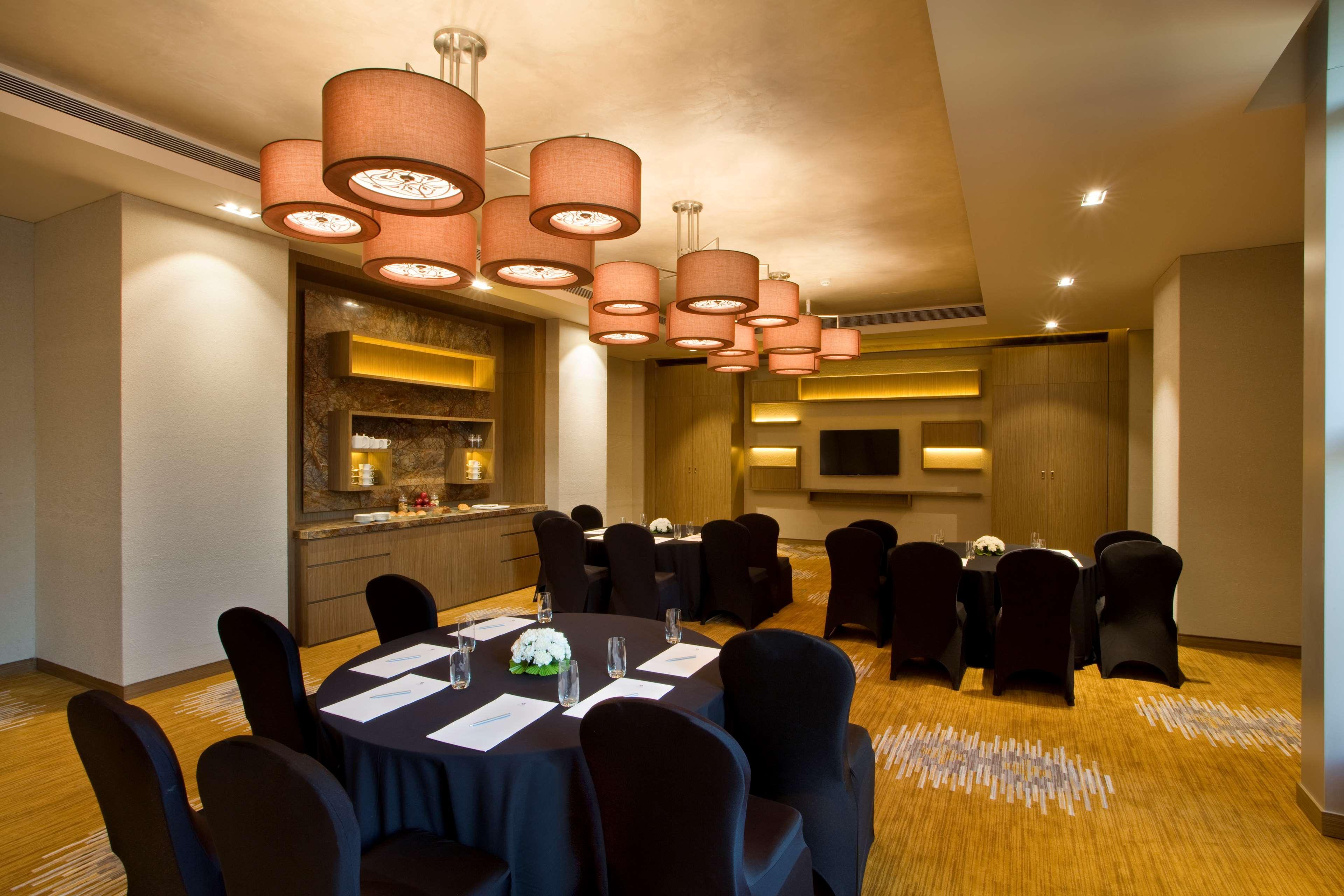Hotel Hyatt Regency Ahmadábád Exteriér fotografie Meeting room at The Park, Hyderabad